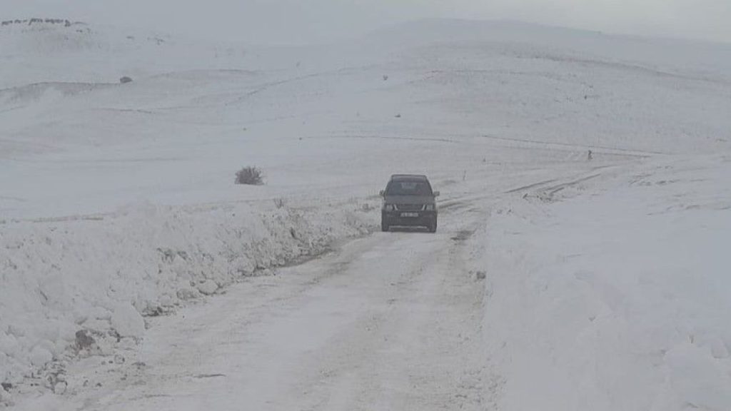 Sivas’ta Yoğun Kar Yağışı Nedeniyle 517 Köy Yolu Ulaşıma Kapandı