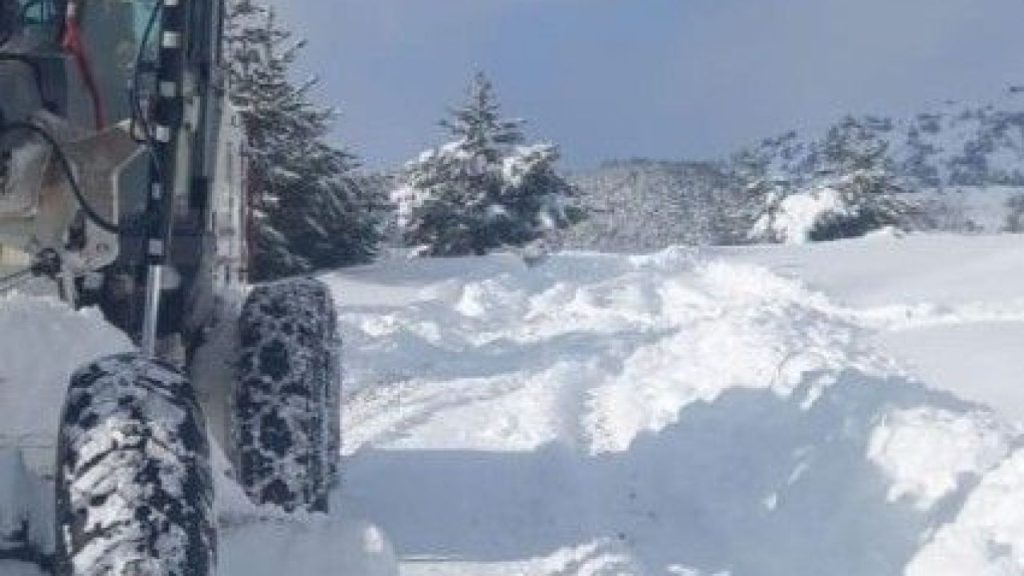Sivas’ta Yoğun Kar Yağışı Ulaşımı Analiz Ediliyor