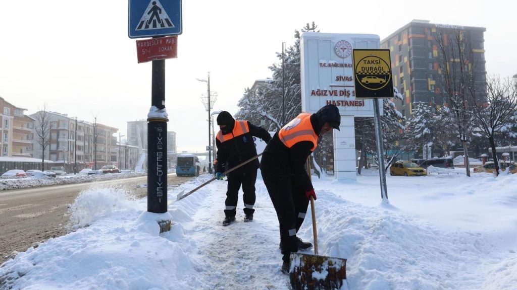 Sivas’ta Yoğun Kar Yağışı ve Karla Mücadele Çalışmaları