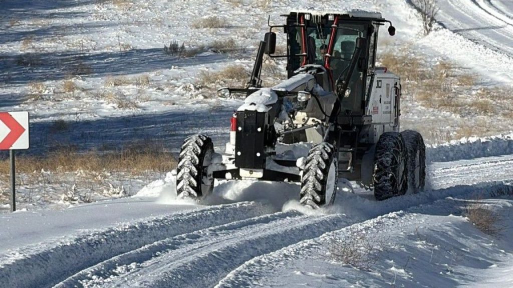 Sivas’ta Yollar Hava Koşulları Nedeniyle Ulaşıma Kapandı