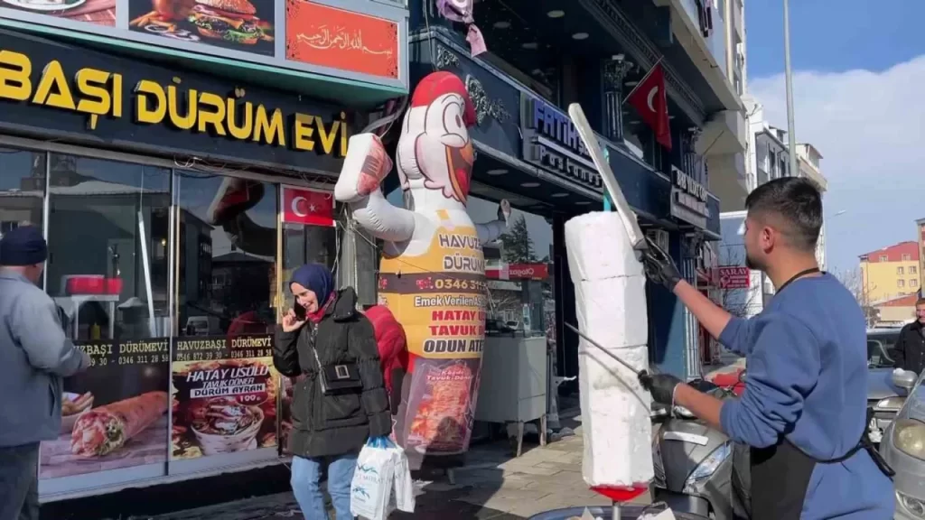Suşehri’nde karla yapılan ilginç döner denemesi