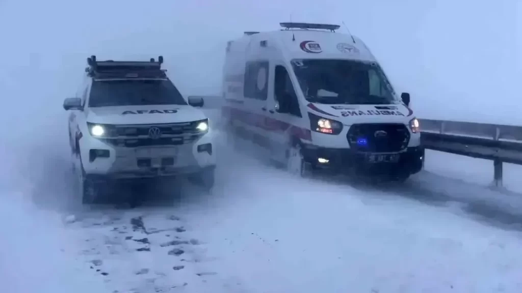 Türk yetkililerden yoğun kar yağışına ilişkin açıklama