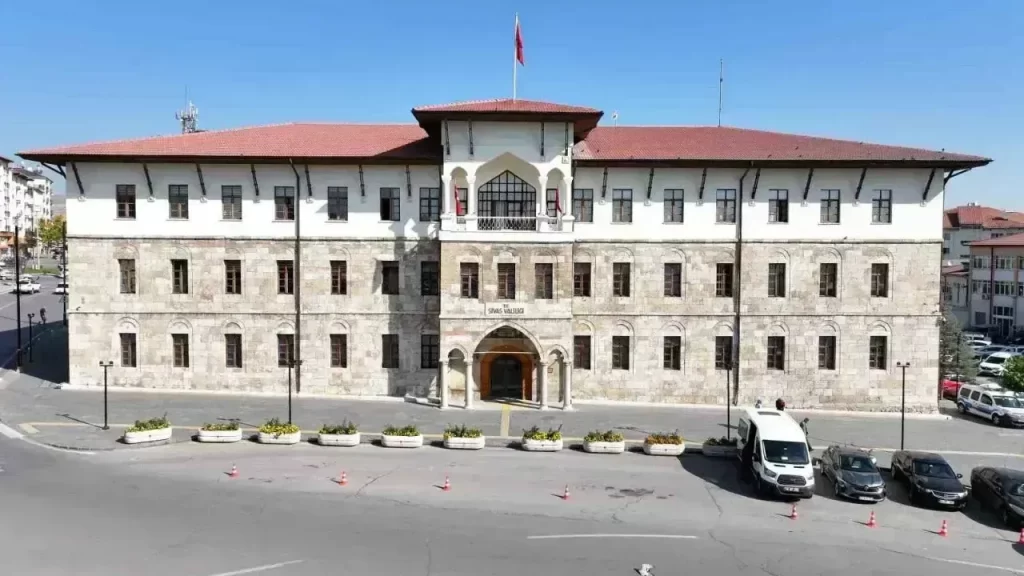 Valiler Kararnamesiyle yeni atamalar ve görev süreleri açıklandı