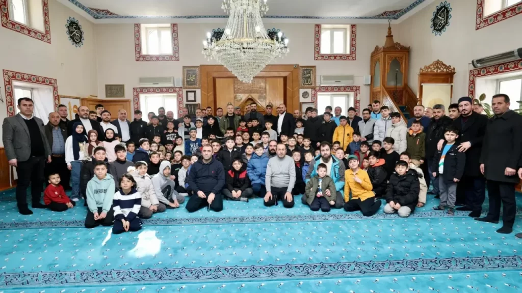 40 Vakit Namazına Katılan Öğrencilere Ödül Töreni