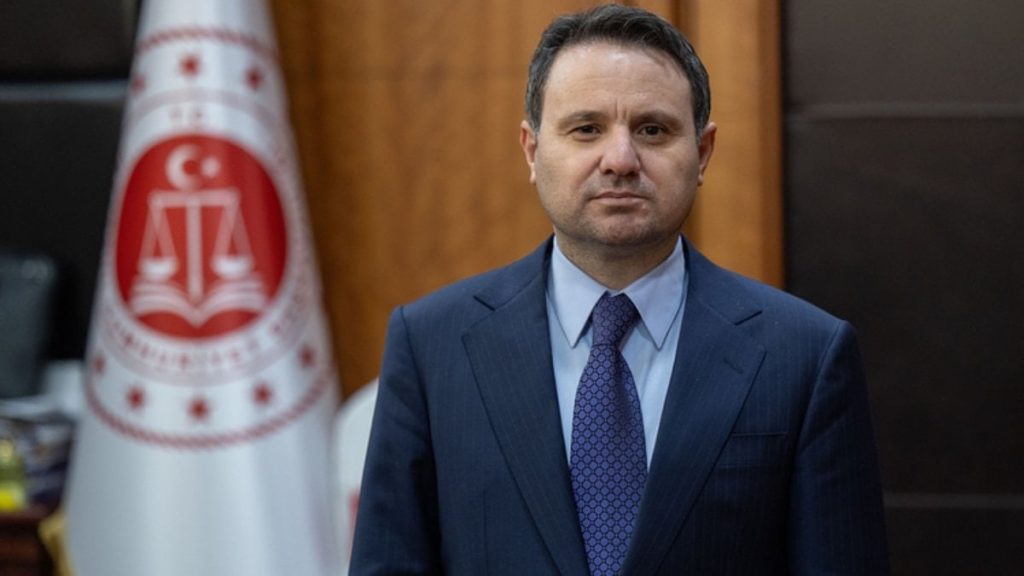 Adalet ve İçişlerinde Nöbet Değişimi: Gatırtılı Atamalara Bakanlar