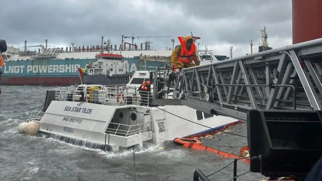 Altınova’da fırtına nedeniyle 6 personel mahsur kaldı, itfaiye kurtardı