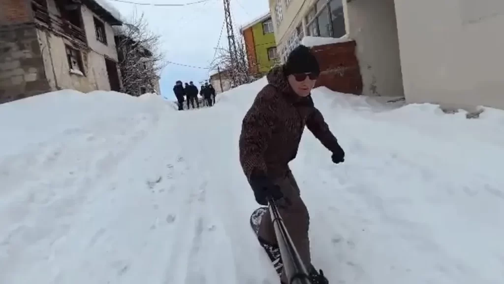 Başçiftlik’te Dayı-Yeğen Snowboard Coşkusu