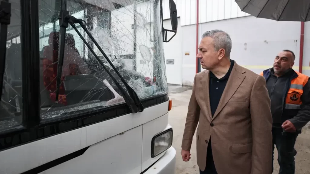 Belediye İşçi Servisiğe Zarara Uğrayan Olay Kınandı