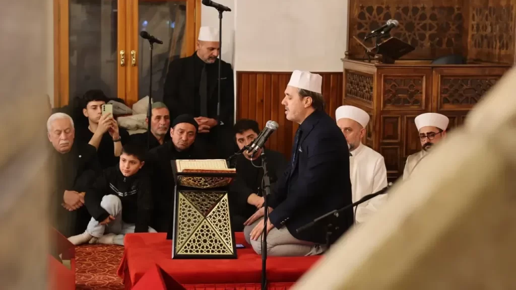 Berat Kandili’nde Kale Camii’nde birlik ve dualar