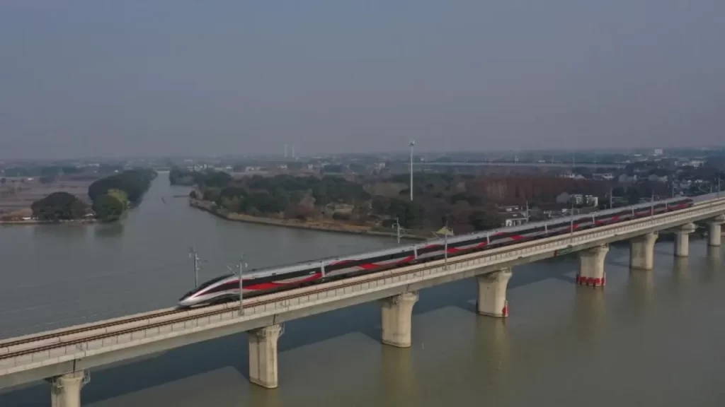 Çin’de Köprü İnşaatında 95 Metrelik Bölüm Çöktü; 5 İşçi Hayatını Kaybetti