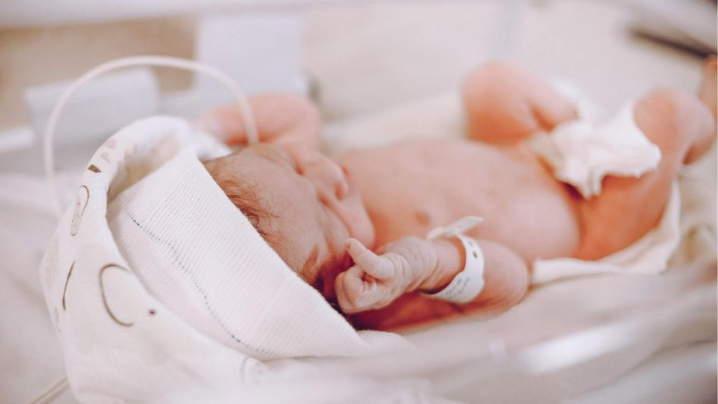 Doğum izni süresi 24 haftaya çıkarılıyor; tüm kadın çalışanları kapsayacak