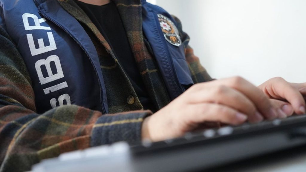 Dolandırıcılara Karşı Vatandaşlar Dikkatli Olmalı: Sahte Aramalar ve İleti Uyarısı