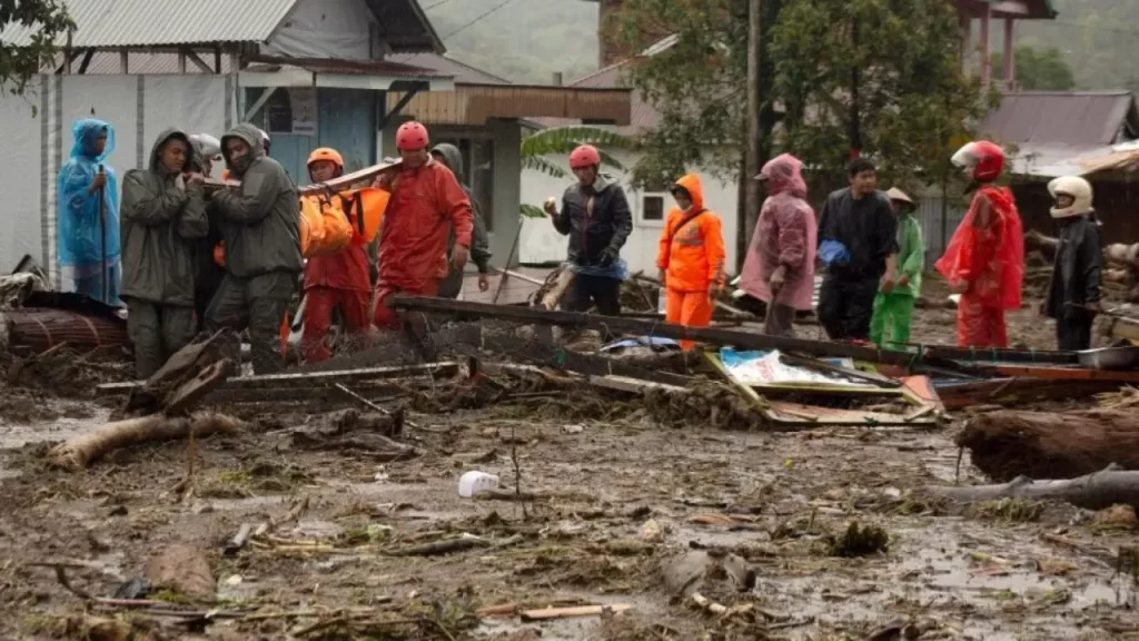 Endonezya’da toprak kayması: Arama çalışmaları sürüyor; ölü sayısı 85