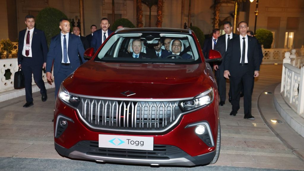 Erdoğan ve Sisi, Kahire’de Togg’u masaya yatırdı