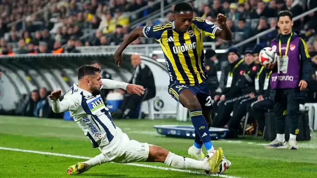 Fenerbahçe Kasımpaşa’da 1-1’le sahadan beraberlikle ayrıldı