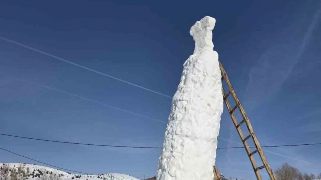 Geynik Köyünde Karla Dev Kardan Adam 14 Metreyi Hedefledi