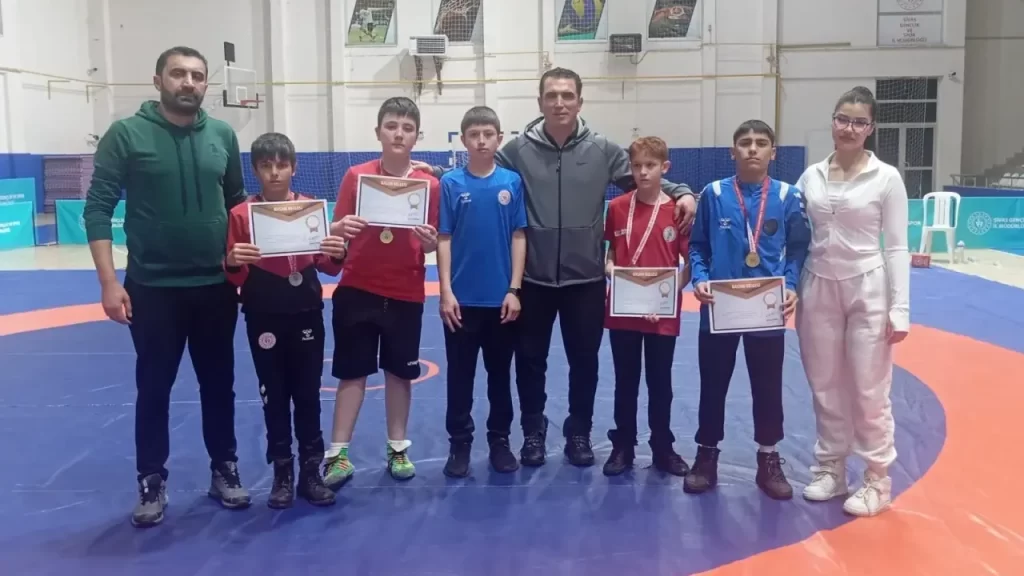 İsmet Yılmaz İmam Hatip Ortaokulu Güreşçileri İl İkinciliğini Elde Etti