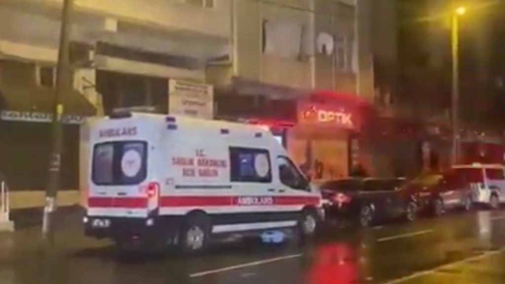 İstanbul’da yangın: İş yeri küller içinde, iki kişi hayatını kaybetti