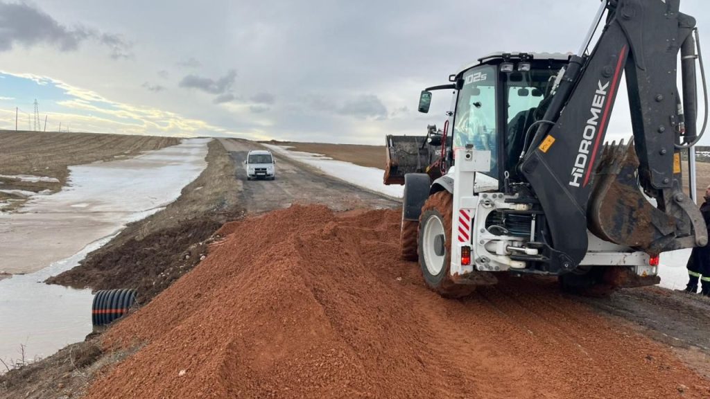 Kangal Avşarören yolunda karla mücadele çalışmaları tamamlandı