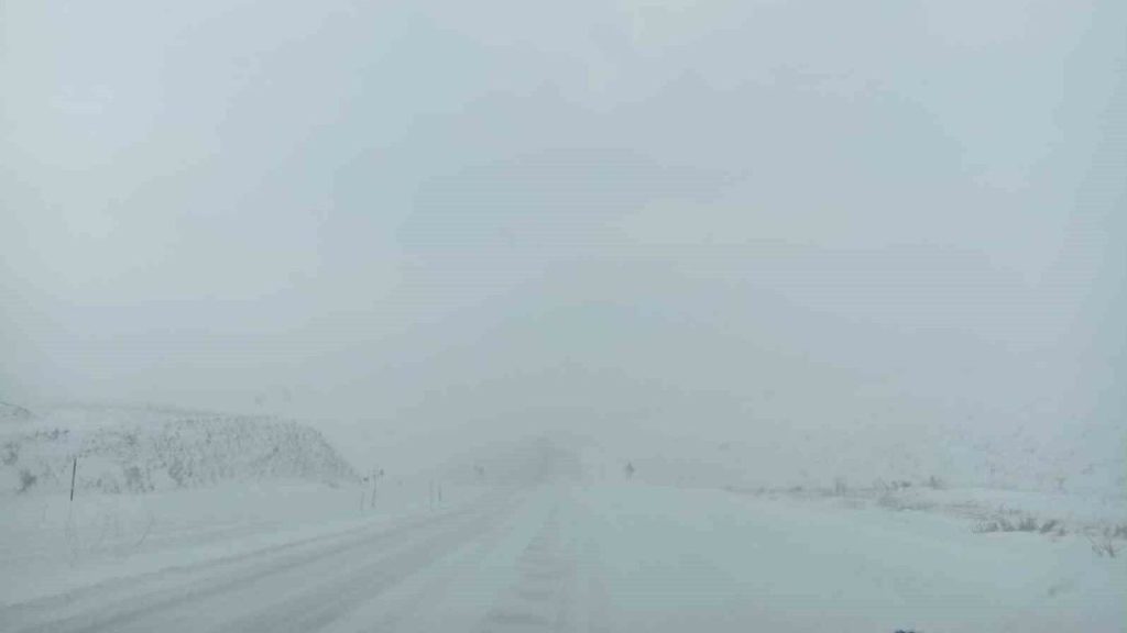 Karayolu Ulaşımı Olağanüstü Durum: Gürün-Sivas Yolu Trafiğe Kapalı