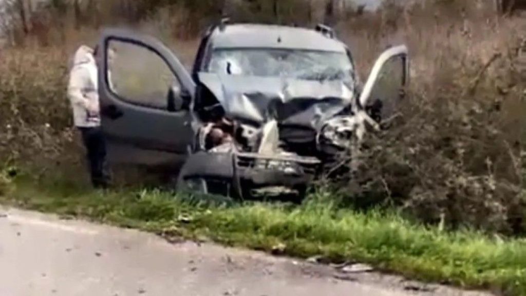 Kaza Anında 2 Araç Kafa Kafa Çarpıştı: 5 Yaralı