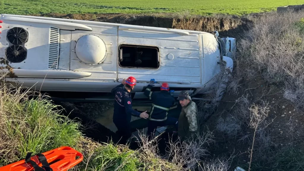 Kazada Dereden Düşen Servis Minibüsüyle 9 Yaralı Olayında Aksiyon ve Kurtarma
