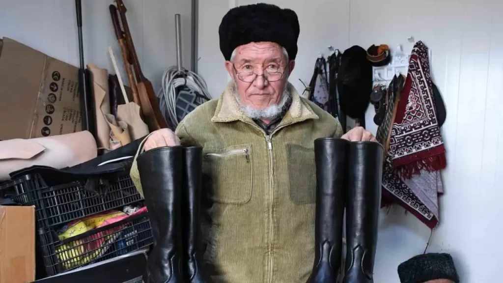 Kırgız Deri İşlemesi: Usta Sayısı Azalıyor ve Nesiller Zorluğu Hissediyor