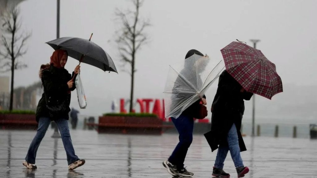 Kıyı Ege, Batı Akdeniz ve İç Anadolu’da Kuvvetli Yağışlar Uyarısı