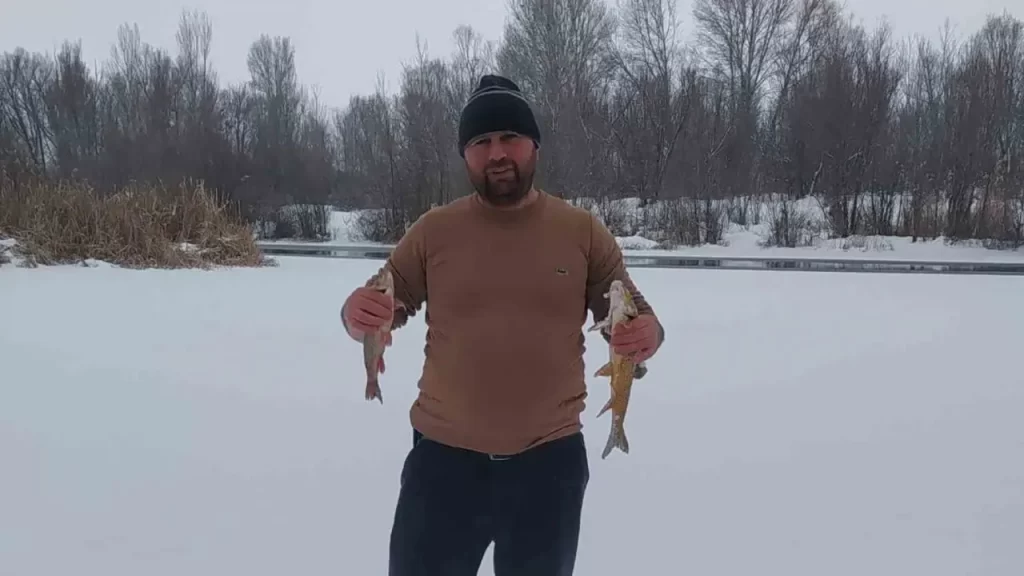 Kızılırmak üzerinde buz kırıp balık avlayan sürpriz anlar