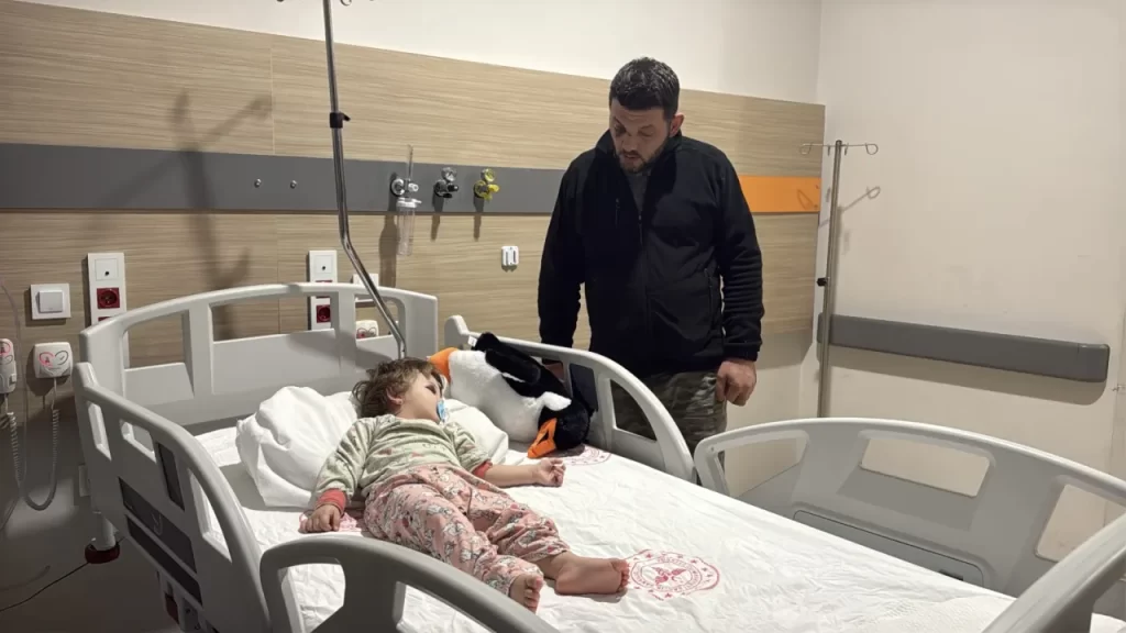 Komşu kavgasında şiddet: Baba ile kızı yaralandı, tutuklama