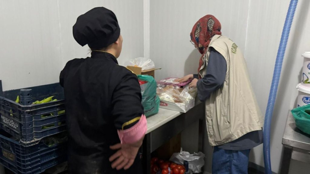 Koyulhisar’da Gıda Denetimlerinde Sıkı İnceleme ve Bilgilendirme