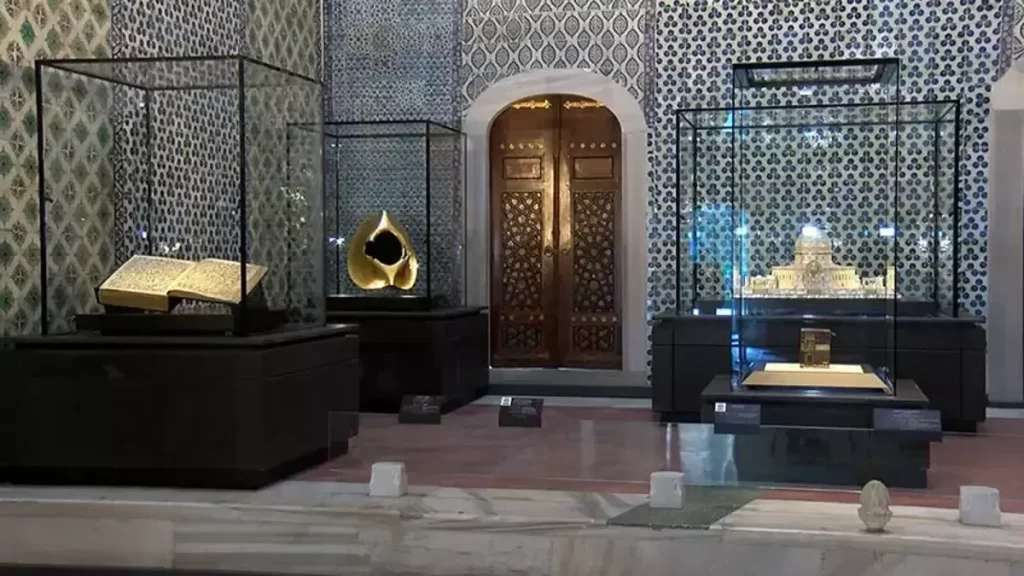 Kutsal Emanetler ve Vakıf Eserleri Türkiye’de Anadolu’da Sergilenecek