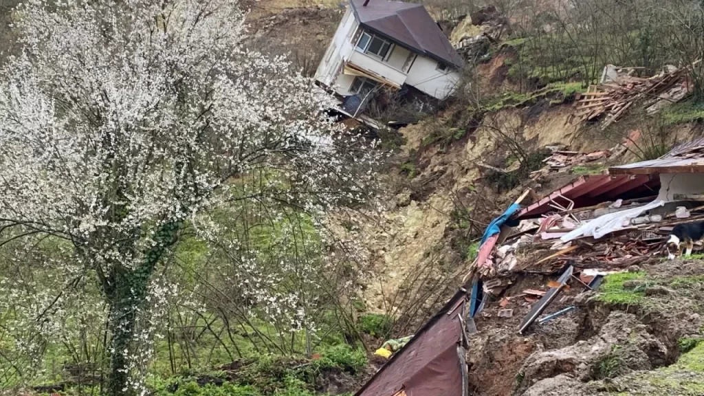 Ordu’da Heyelan Sonrası Tahliye ve Hasar Tespiti, Yetkililer Bilgilendirdi
