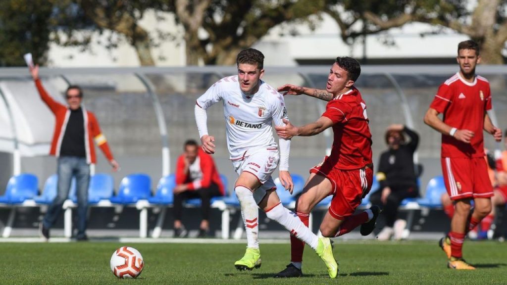 Portekizli orta saha oyuncusunun serbest statüsündeki kısa kariyer özeti