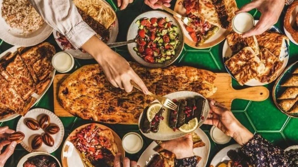 Ramazanın İlk Günü İçin Dengeli iftar: Hurma, çorba ve ana yemeklerle tablo