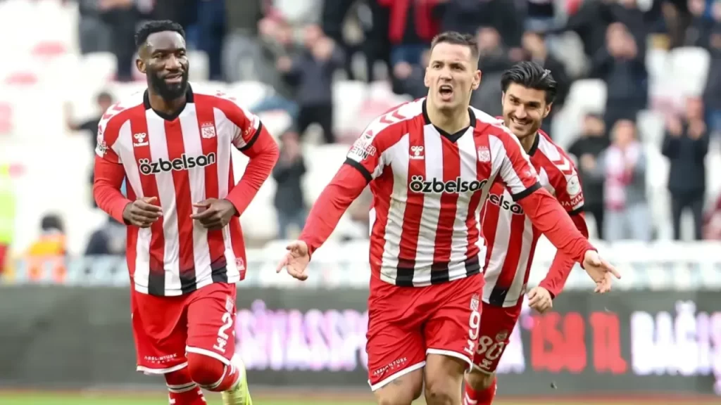 Rey Manaj: Sakarya maçıyla telafi sözü