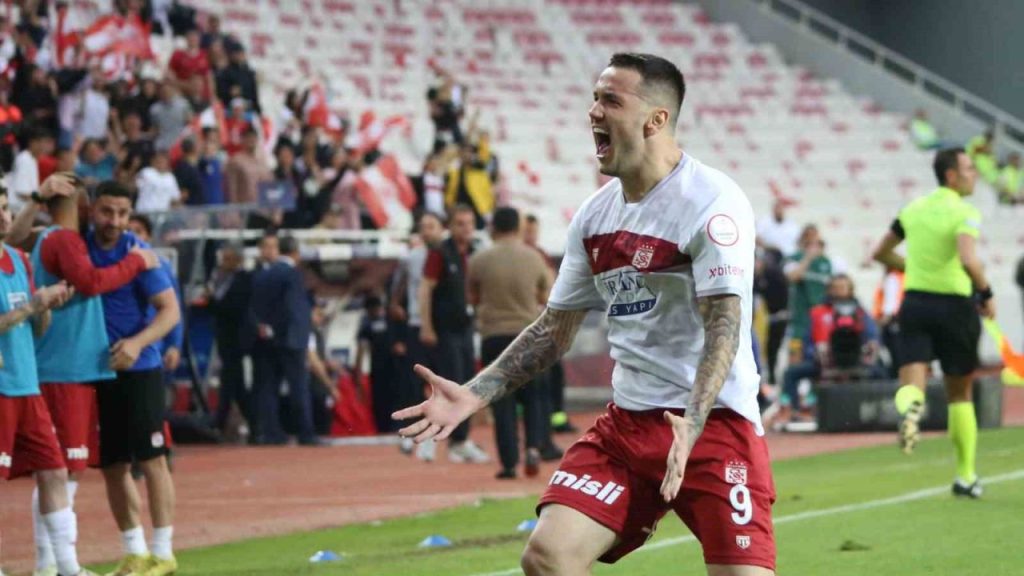 Rey Manaj’ın Sivas’a gelişiyle tribünlerde heyecan dorukta