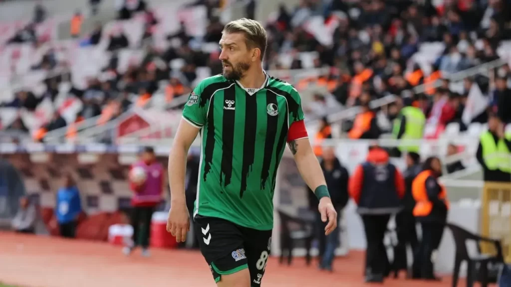 Sakaryaspor’da Caner Erkin sürpriz ayrılığı açık açık duyuruldu