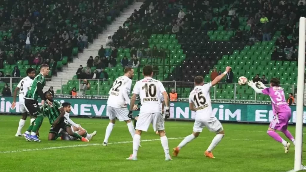Sakaryaspor’da Yönetim Değişimi ve Teknik Direktör Devirleri