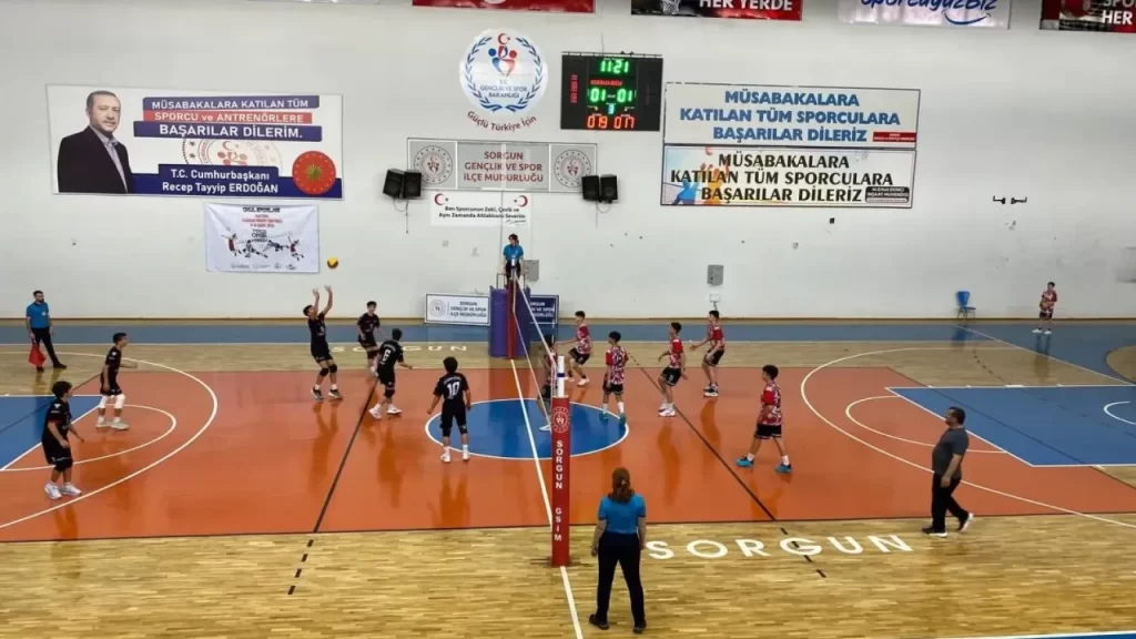 Sivaslı Sporcuların Başarısı: Voleybol Yarı Finalde İz Bıraktılar