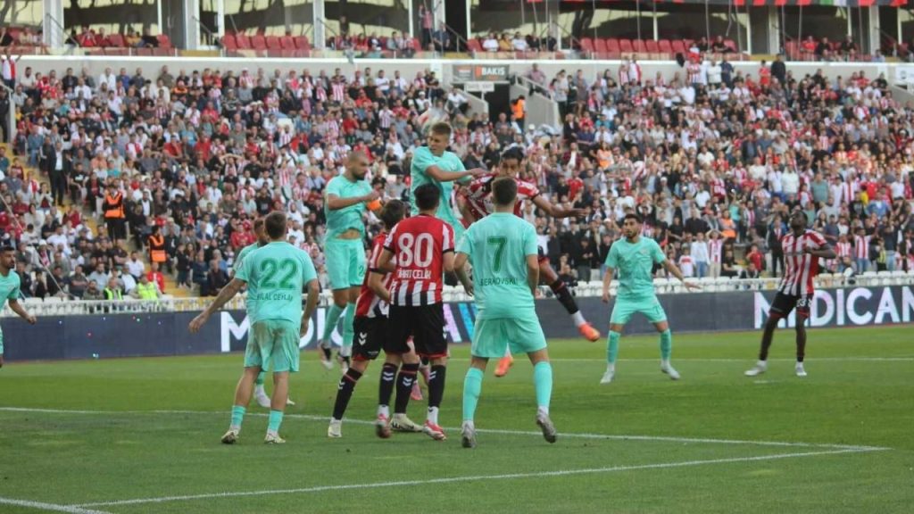 Sivasspor ile Serik Spor arasındaki rekabetten detaylar