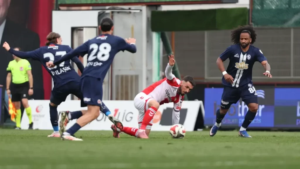 Sivasspor İstanbul deplasmanında 0-1 mağlup oldu