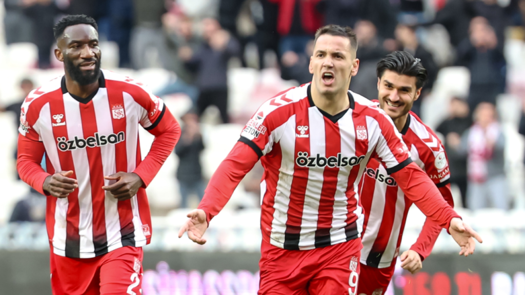 Sivasspor-Rey Manaj frikik golü konuşuldu: 3-3 sona eren maçın kırılmaz anı