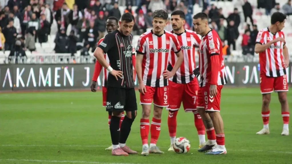Sivasspor-Sakaryaspor mücadelesiyle kritik 27. hafta