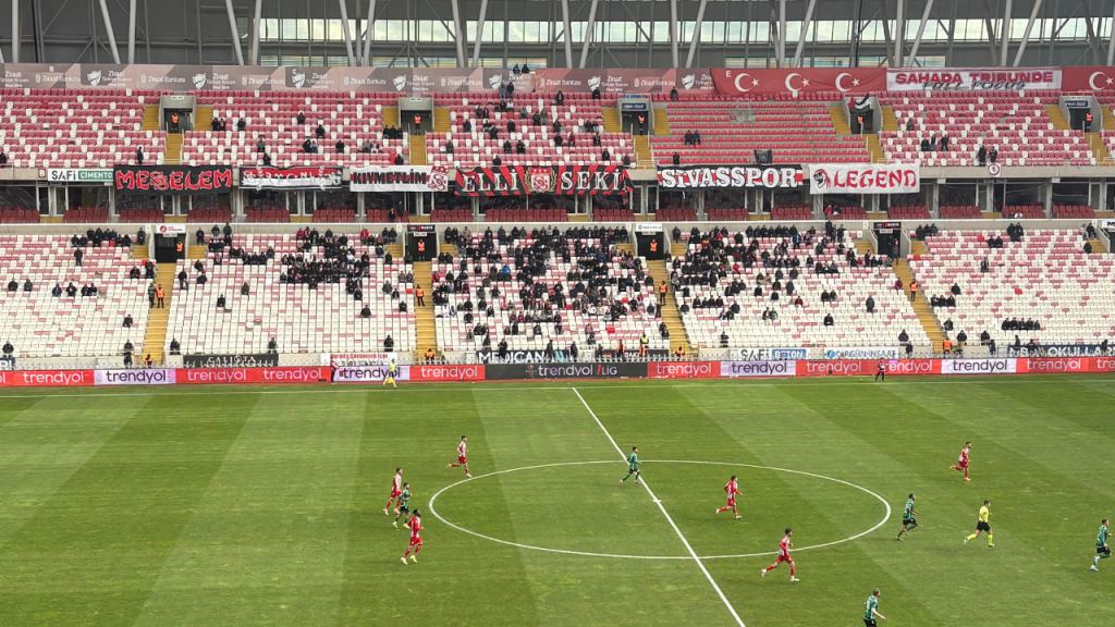 Sivasspor tribünlerindeki boşluklar tepkiyi tetikledi