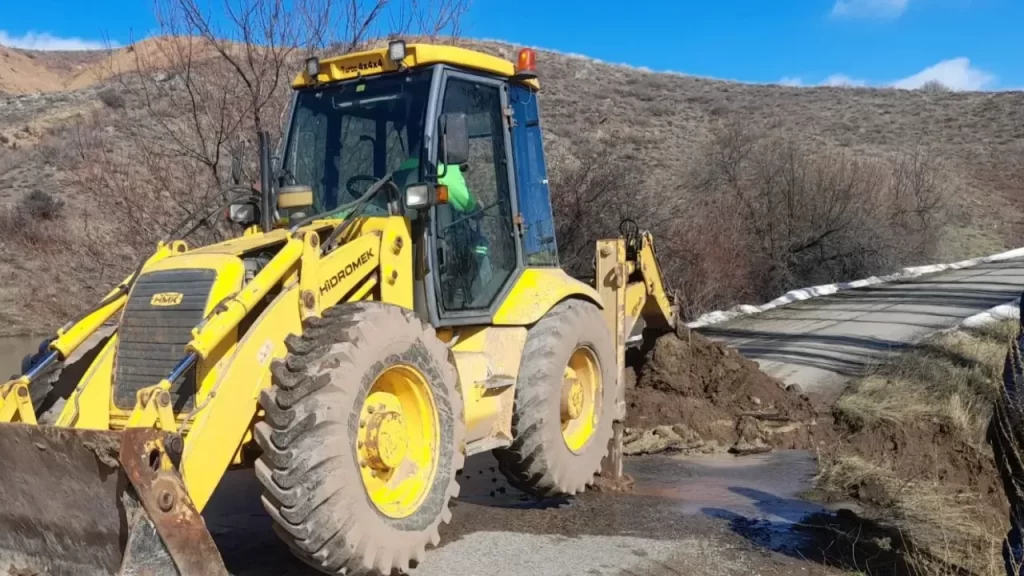 Sivas’ta Göçükte Kısa Süreli Ulaşıma Kapandı, Ardından Açıldı