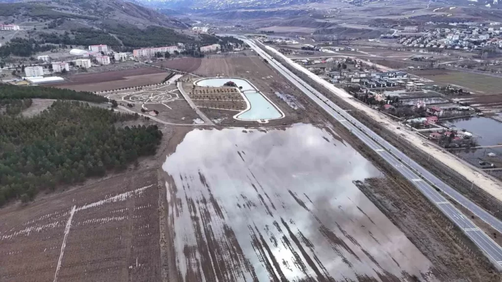 Sivas’ta Ocak Sıcaklığıyla eriyen kar sonrası yapay göletler çoğaldı