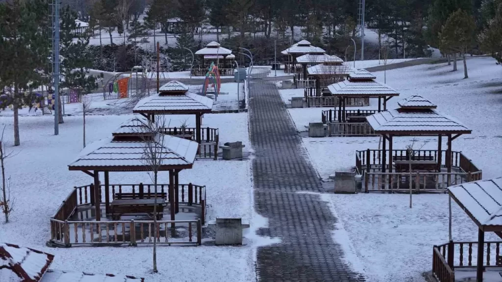 Sivas’ta Şehir Merkezi ve Yüksek Kesimlerde Kar Etkisi Derinleşti