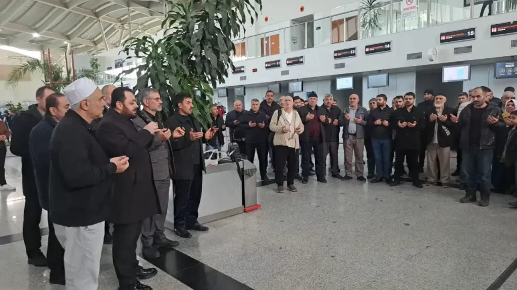 Sivas’tan umre kafilesi Ramazan için yola çıktı