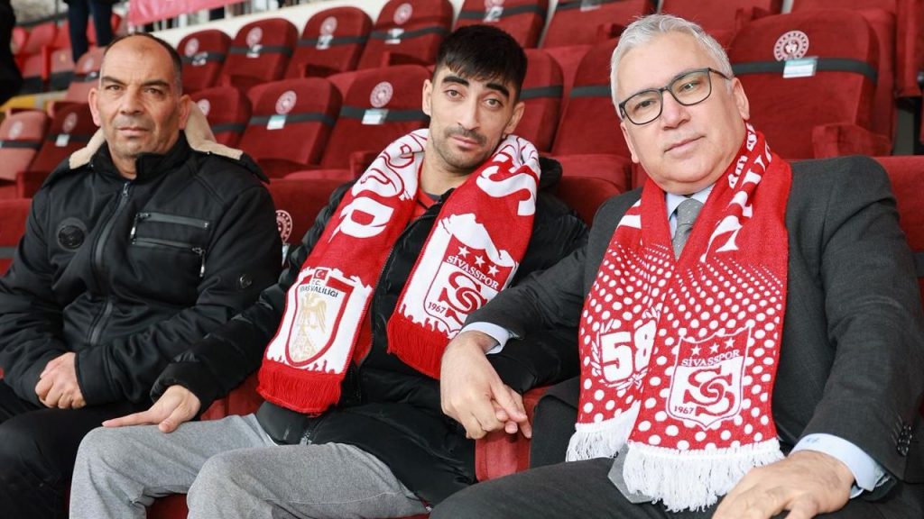 Vali Şimşek, Sivasspor maçını tribünden takip etti